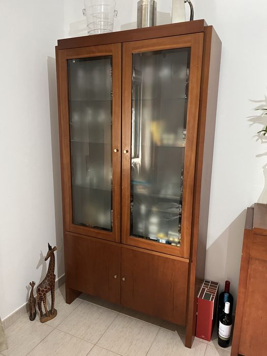 Vendo louceiro e aparador