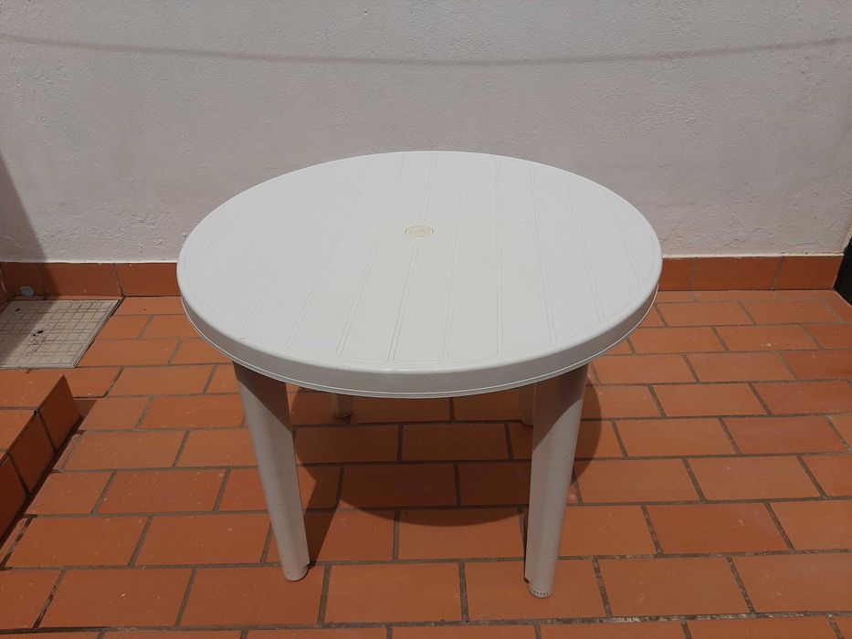 Mesa de jardim em plástico com acrescento