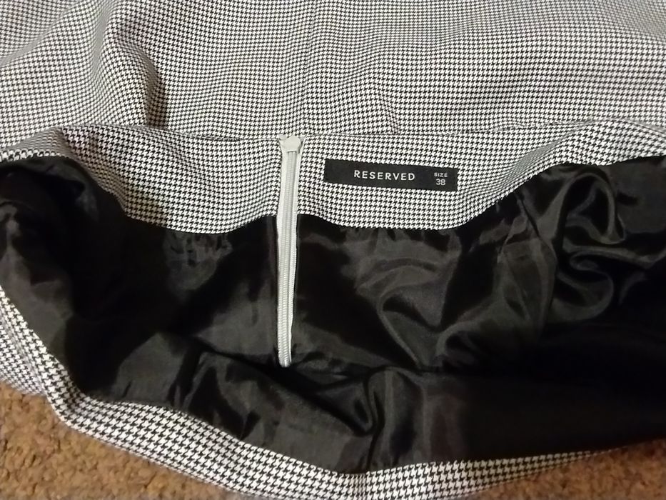 Spódnica ołówkowa w kolana