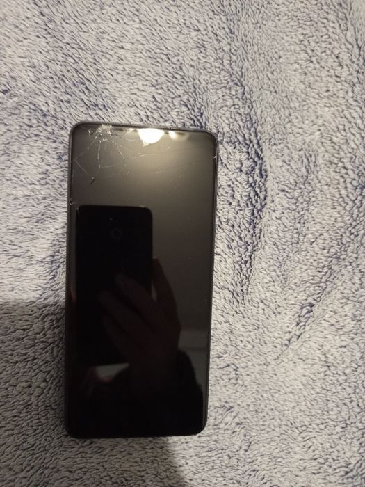 Infinix Smart 8  (+ 3 чехла)