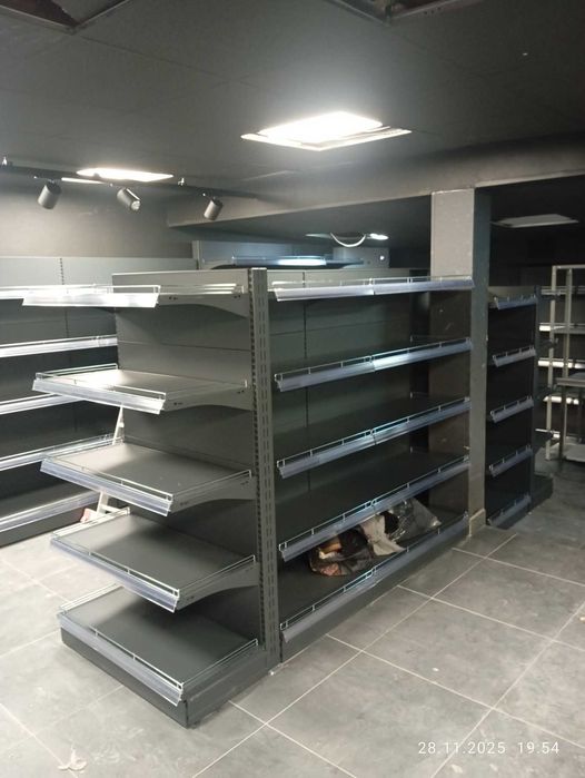 Торгове обладнання для магазину, стелажі в наявності колір графіт/крем