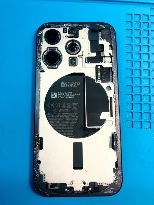 Ремонт телефонів. Заміна задньої кришки/скла iPhone