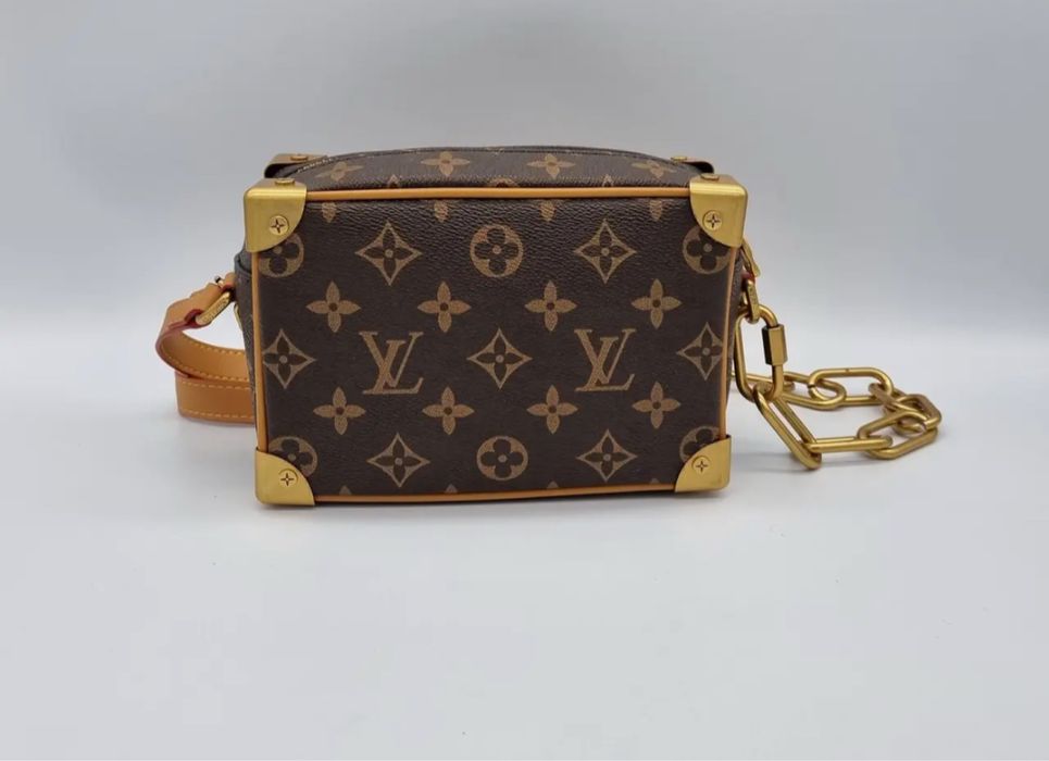 Стильна сумка-скринька у дизайні Monogram