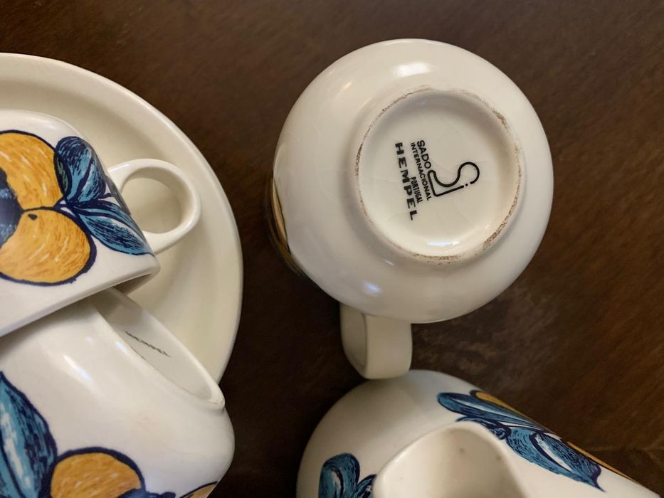 Serviço antigo de chá e café 
Transp