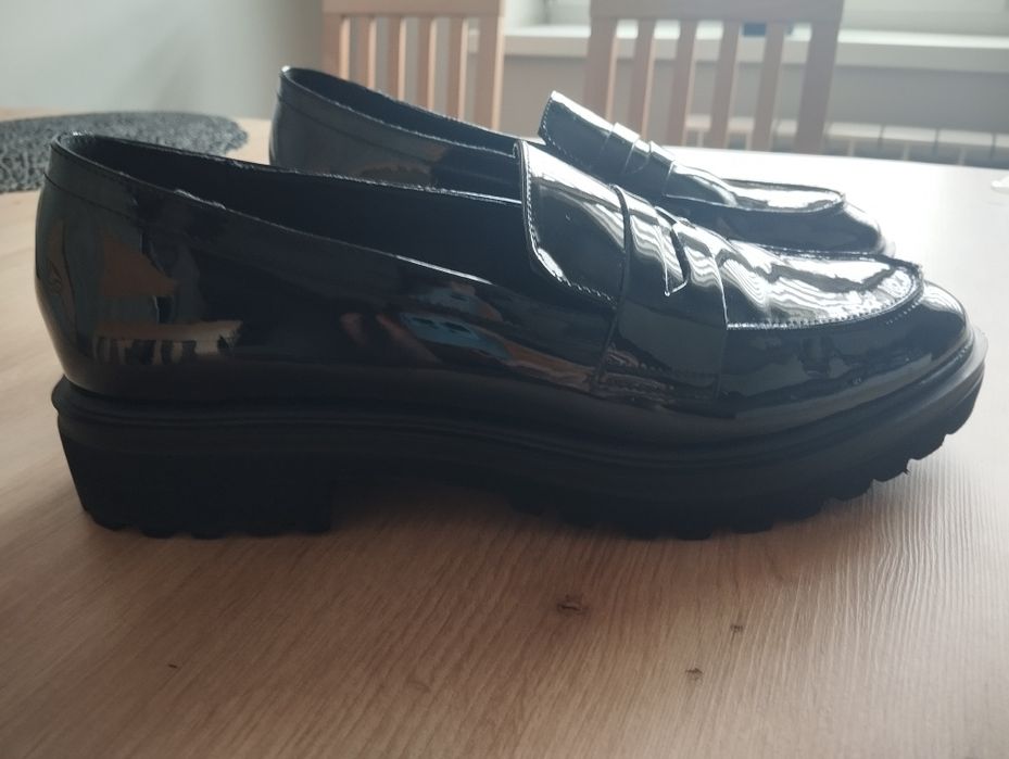 Półbuty lakierki 42