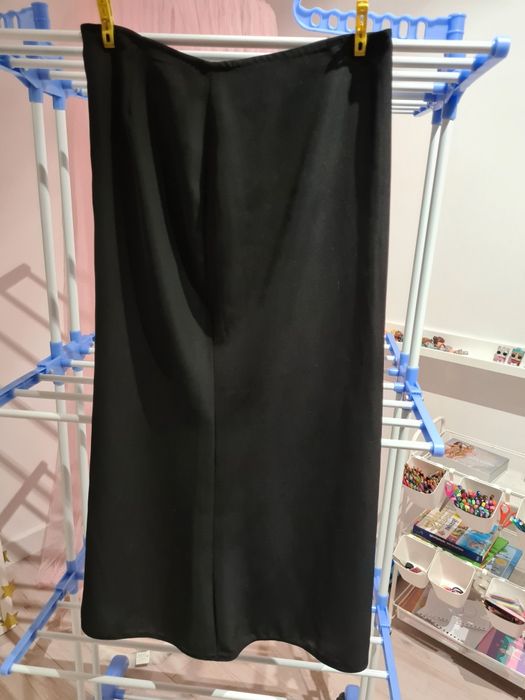 Czarna elegancka spódnica. Rozmiar M