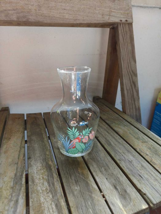 Decorative glass pitcher with pattern447036591682375680