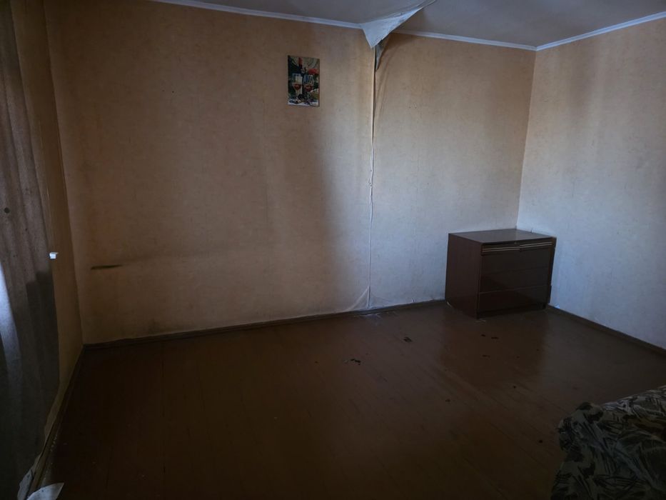 Продам будинок з зручностями іБомбосховищем,5 кімнат