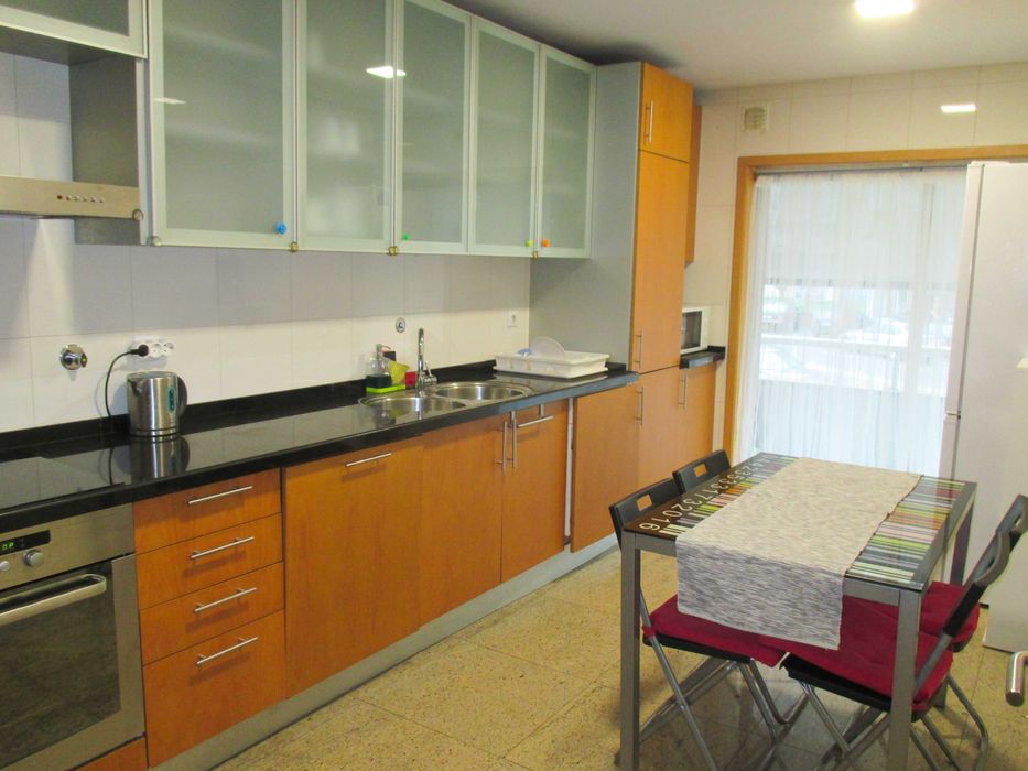 Alugo suite com WC privado ate 30 Junho 2026