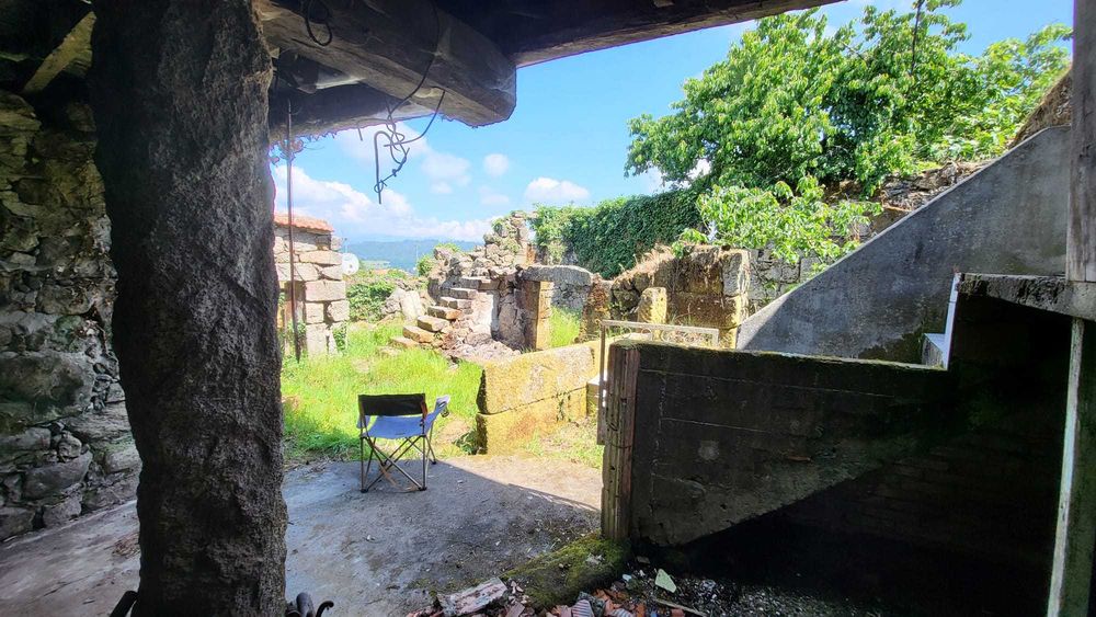 Moradia T3 para Renovar, 20 minutos de Viseu