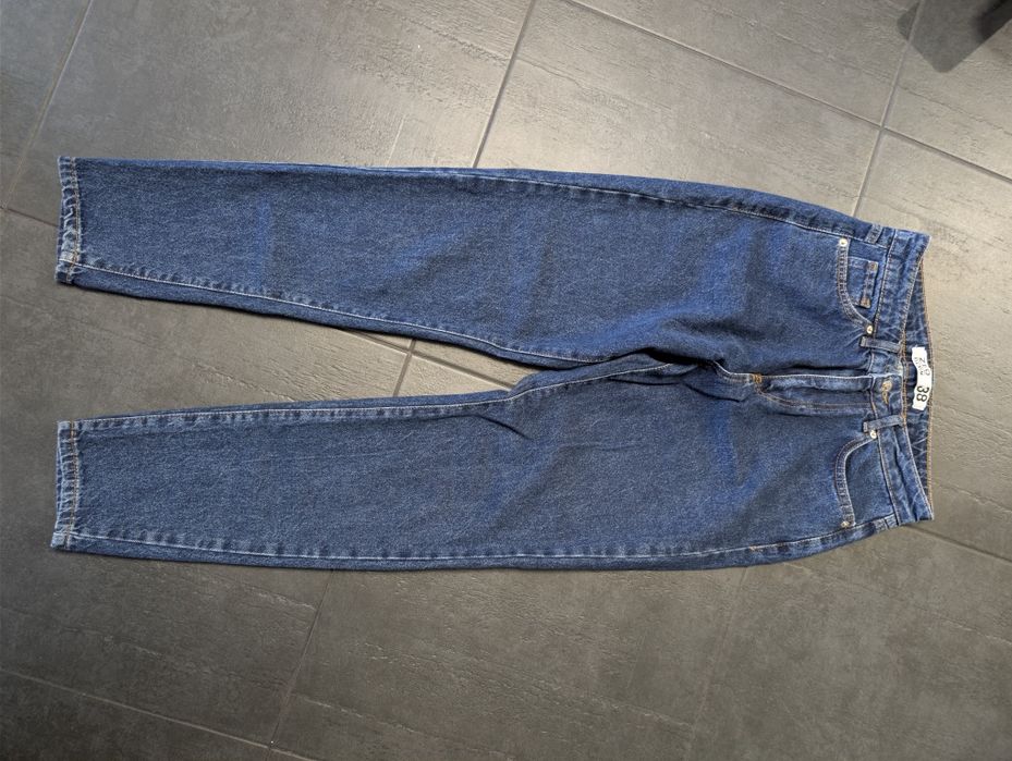 Нові джинси mom, моми