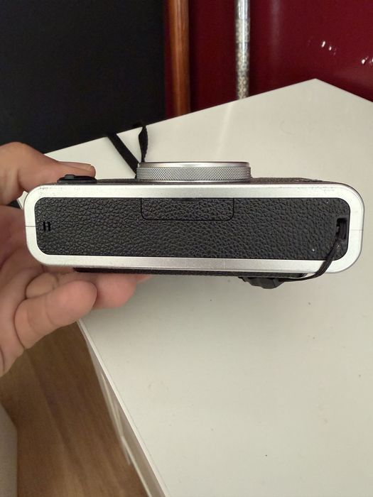 Fujifilm Instax Mini Evo Preta (DENTRO DA GARANTIA) com cartão de memória Sandisk Ultra 32GB