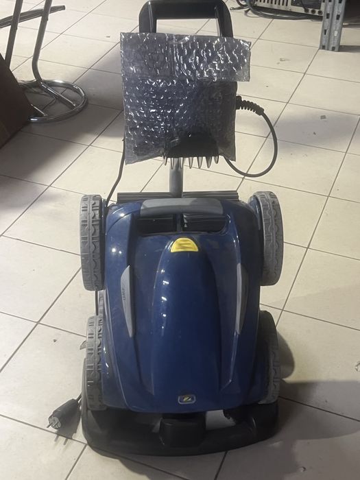 Robo piscina Zodiac, sem cabo flutuador e a placa avariada, robo 100% funcional