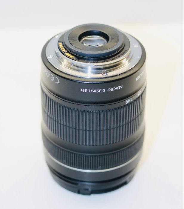 Objetiva Canon EF-S 18-135mm f/3.5-5.6 IS STM