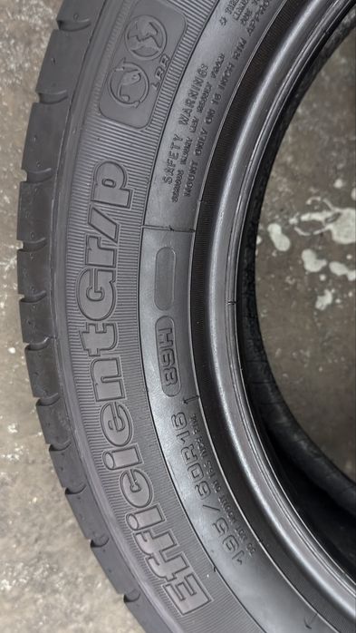 Pneus 195/60r16 Goodyear EfficientGrip com 75% de piso