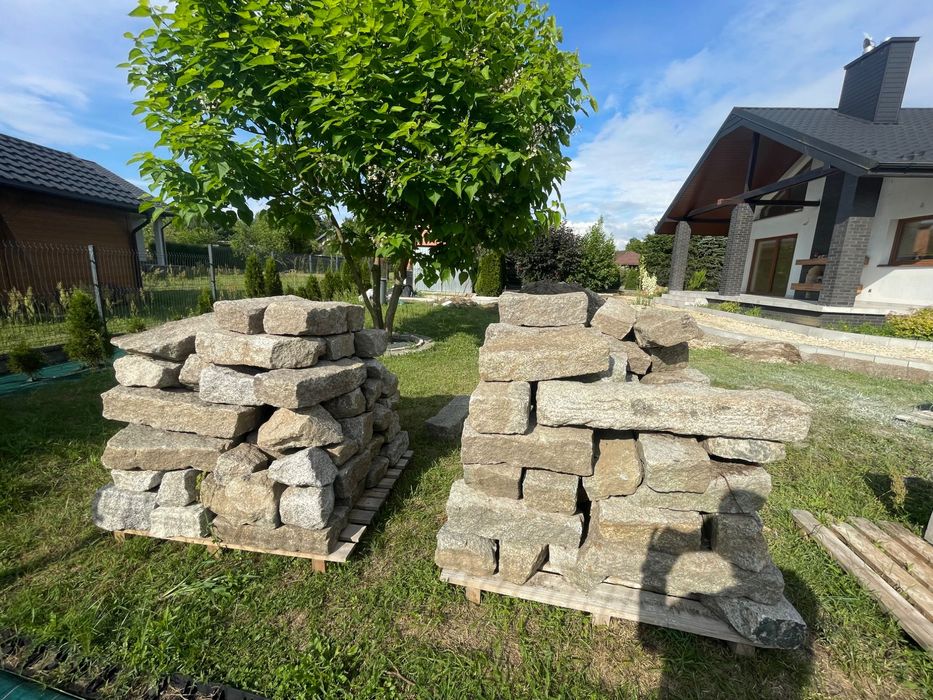 Krawężnik granitowy z dawnej drogi