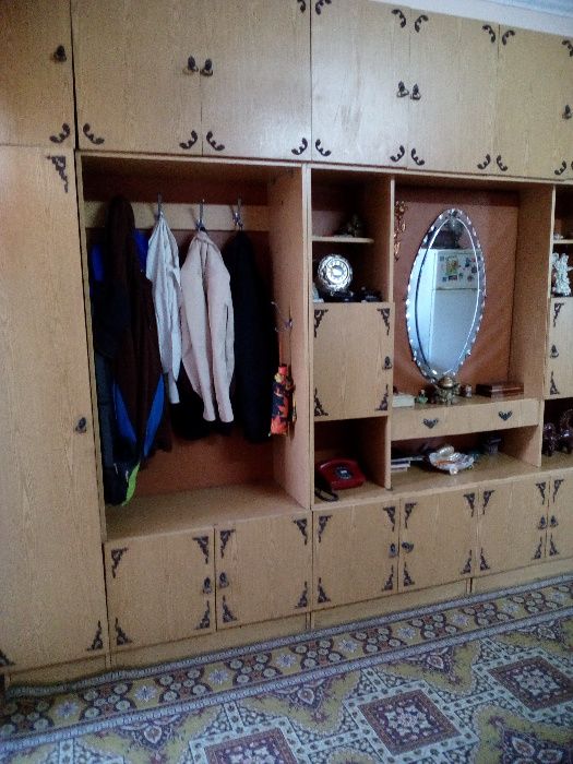 Продам стінку в прихожу