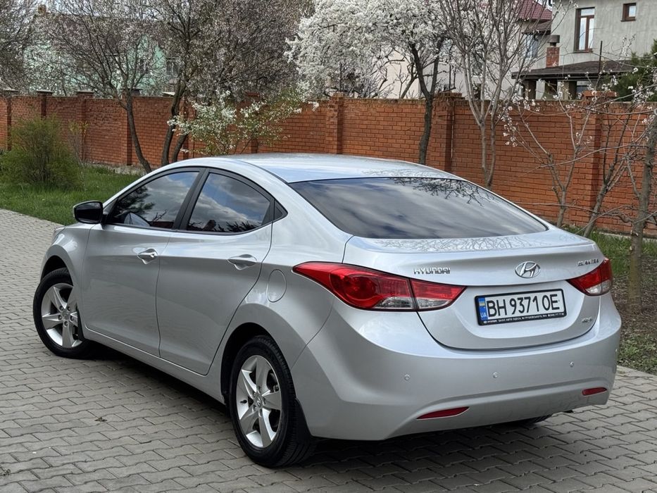 Продам машину Hyundai Elantra