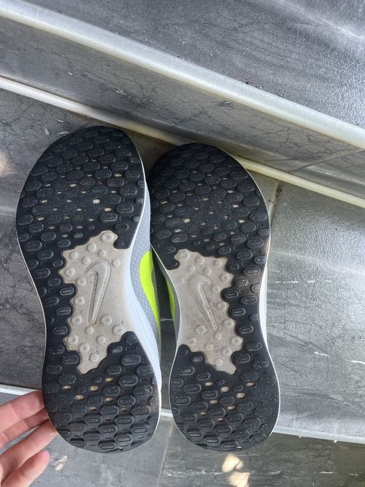 Nike Revolution 7