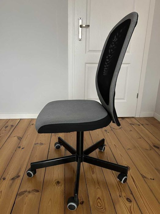 Fotel na kółkach do biurka