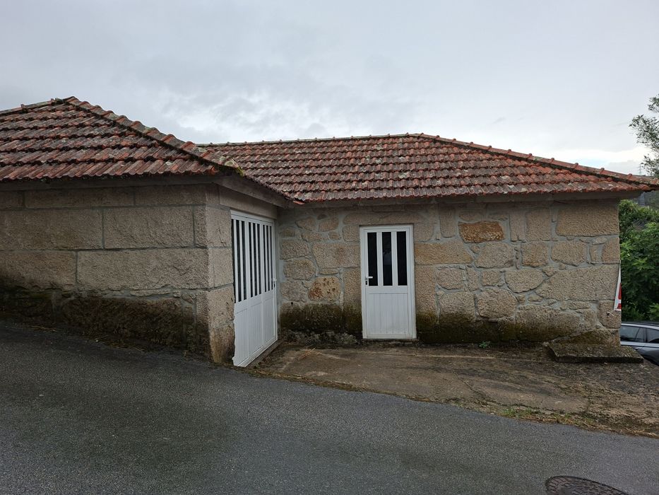 Casa junto à barragem de Daivões