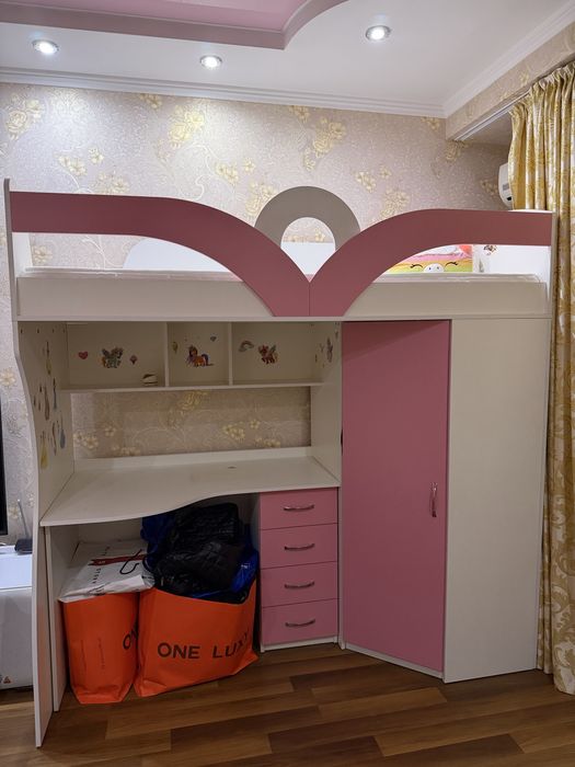 Двухъярусная  детская кровать