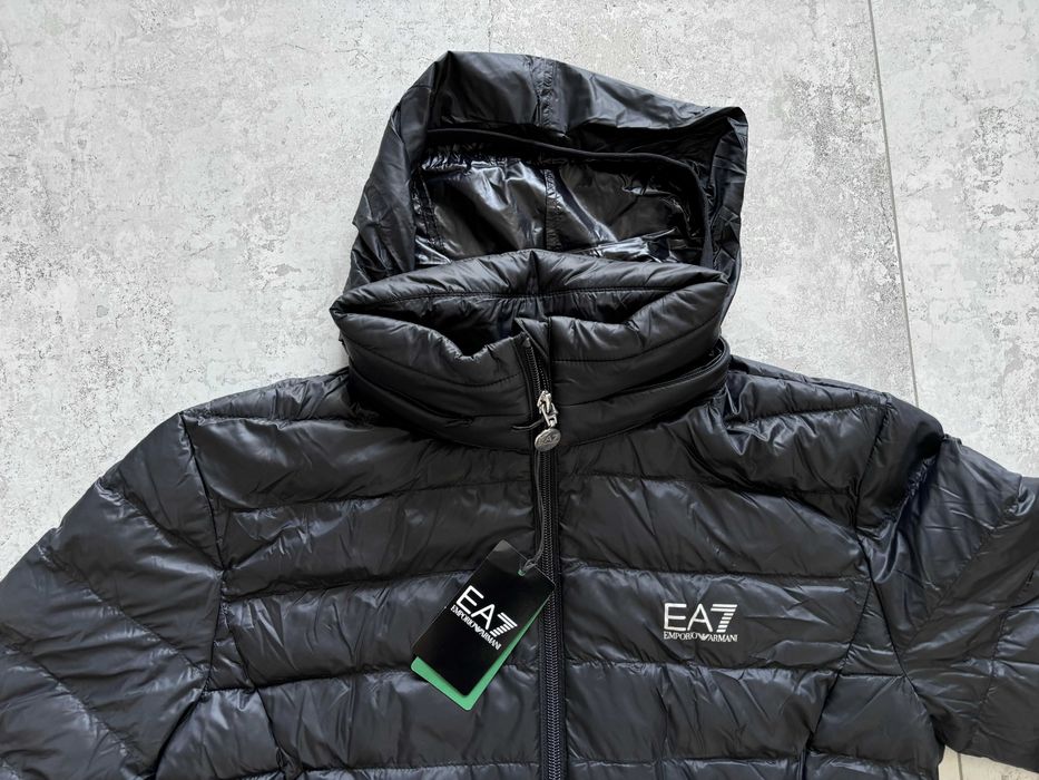 Жіноча куртка EA7 Emporio Armani чорна розмір XL осіння фірмова бренд