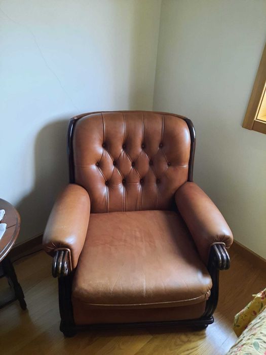 Sofá individual em pele genuína 70€ cada