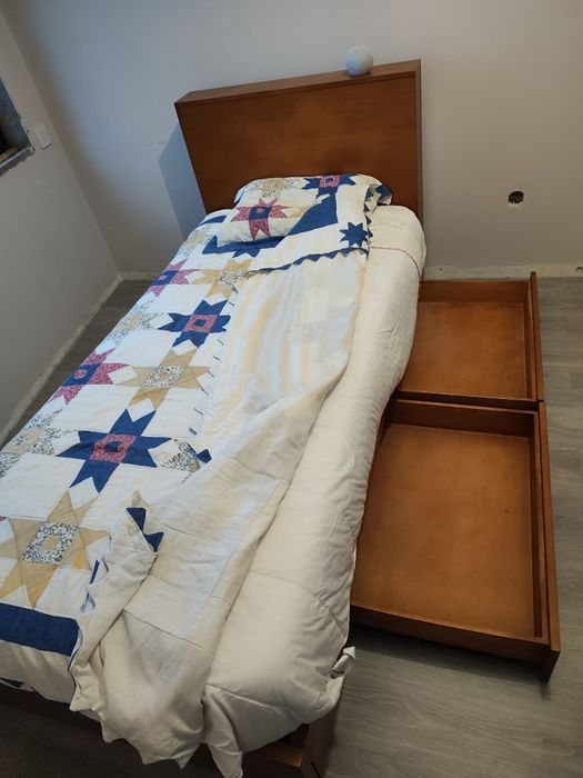 Cama em madeira faia