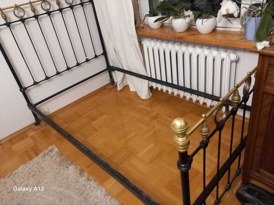 Stare Francuskie łóżko