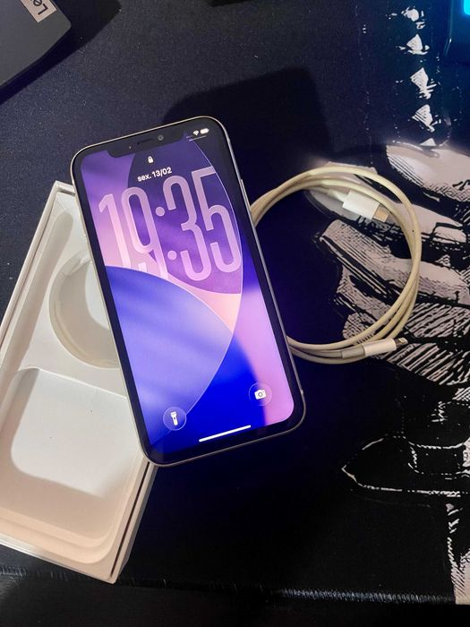 iPhone 11 - 128GB Branco - Como Novo - Bateria 100%