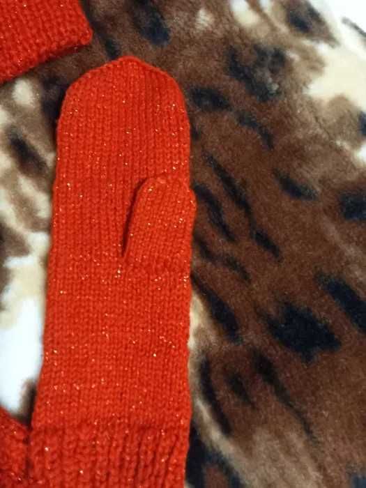 Шапочка и варежки новые