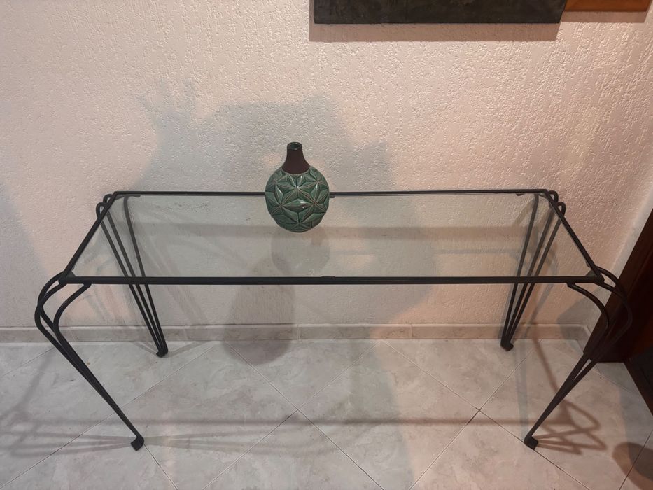 Mesa com tampo de vidro como nova