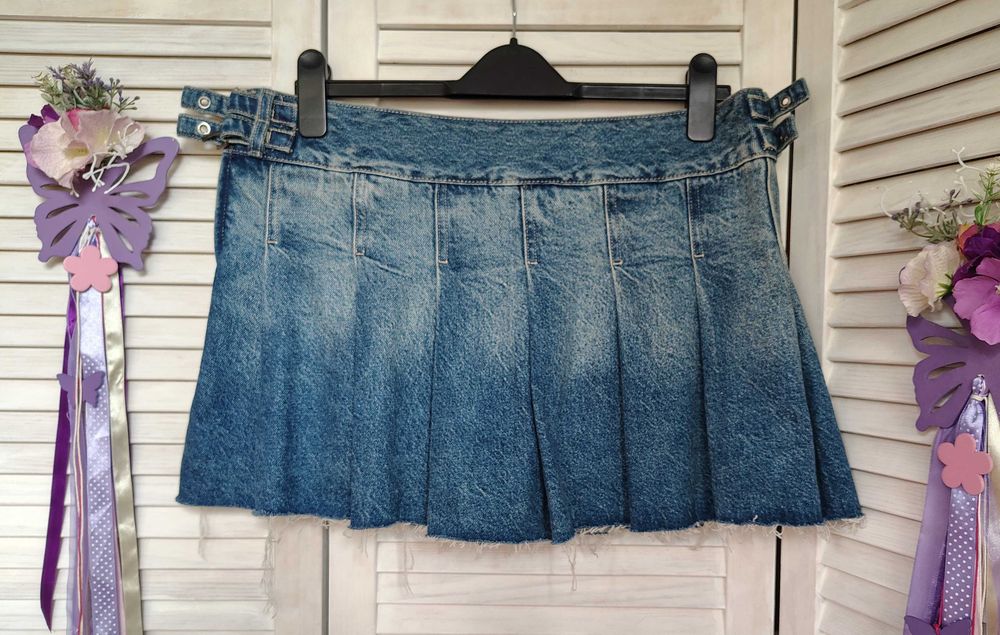 Стильные джинсовые шорты юбка с крупним плиссе, складками bershka