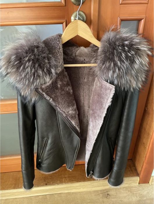 Стильна жіноча дублянка з натуральної шкіри та хутра