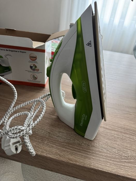 Ferro de Engomar a Vapor Electric Co 2200W – COMO NOVO