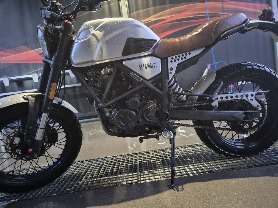 Zipp scrambler 125