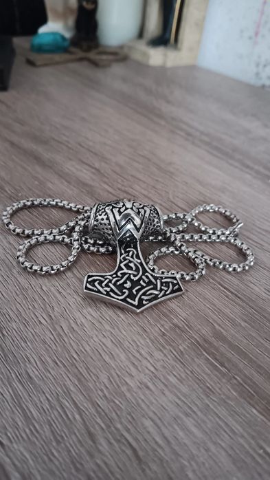 Colar pingente Mjölnir