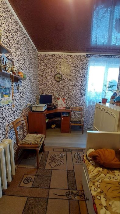 Продам 1/2 частину будинку з гаражем