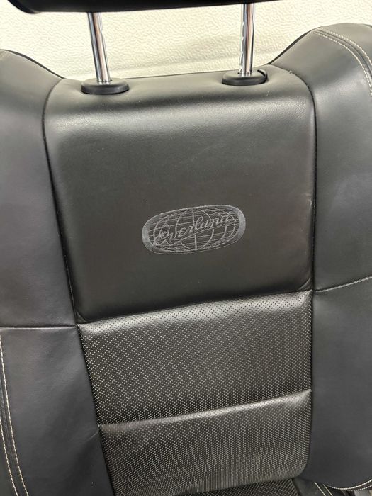 Fotele skóra jeep grand cherokee wk2 overland   ładne na sztuki /całość