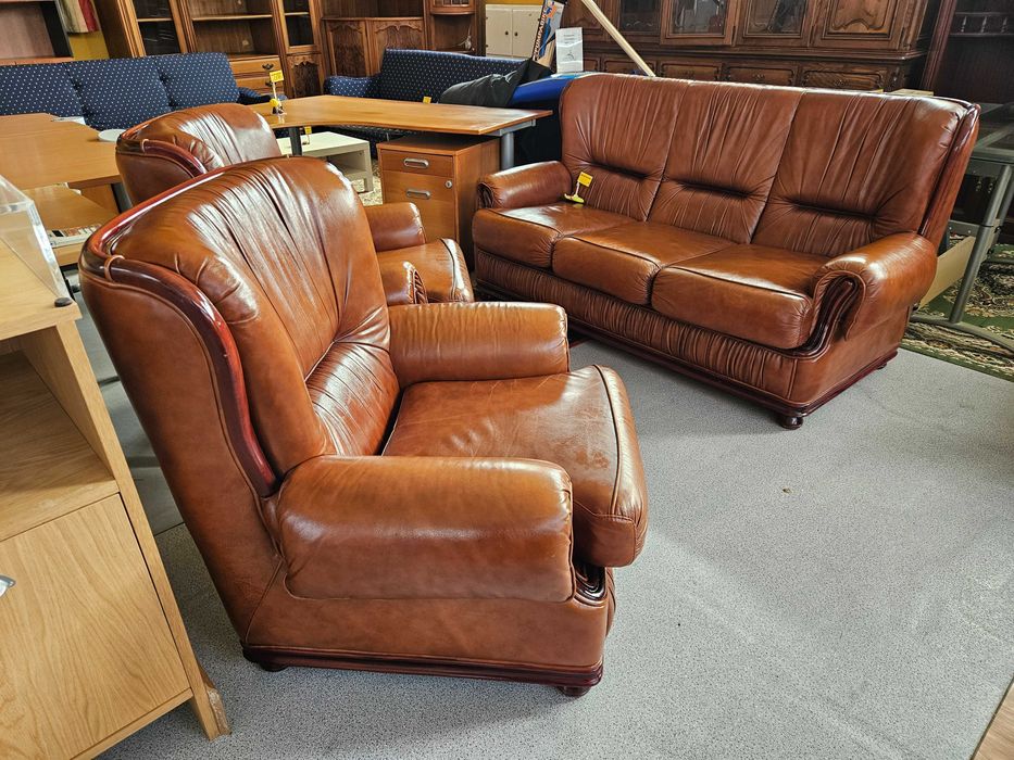Sofás individuais em pele - óptimo estado geral - Valor
