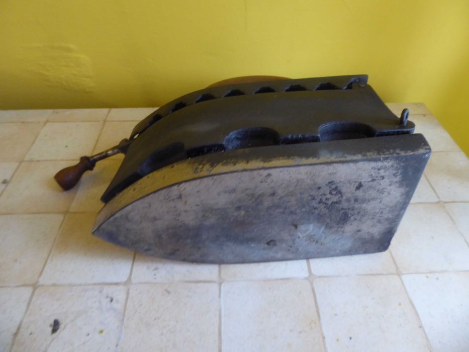 Stare rzadkie żelazko węglowe