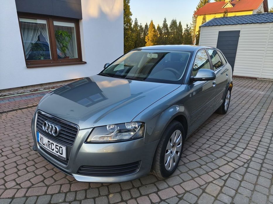 Audi A3 Sportback 1.6Mpi-102KM Klimatronic Alufelgi Hak Czujniki cofania Zadbana !