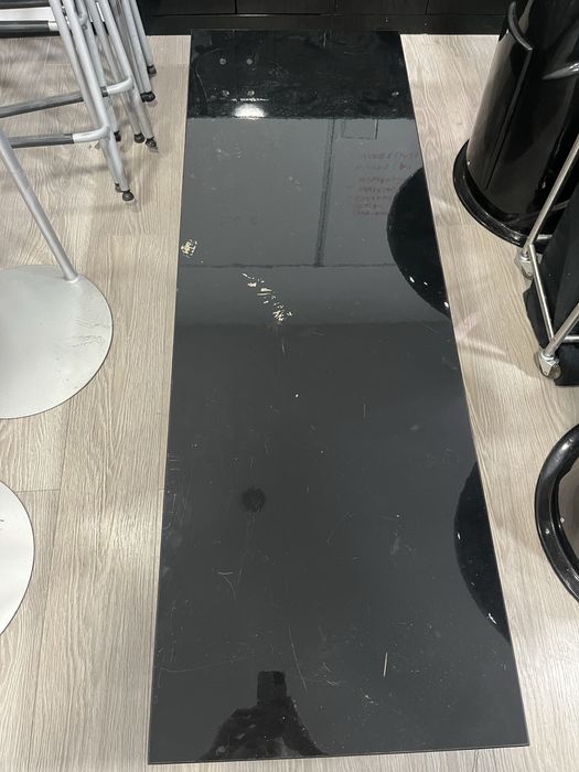 Mesa preta baixa ikea