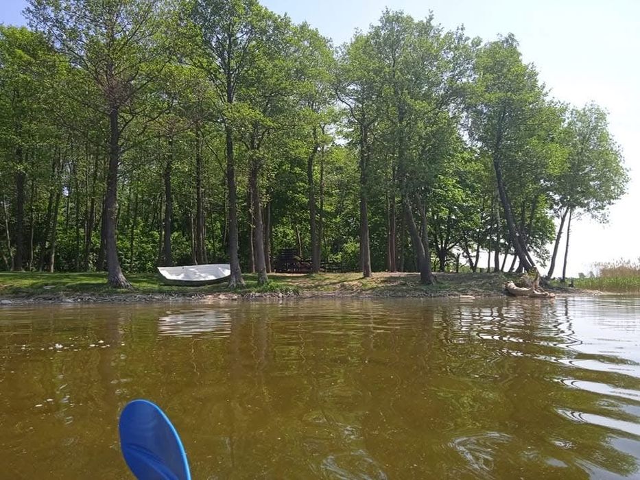 Domek letniskowy nad Jez. Dadaj z prywatną plażą.