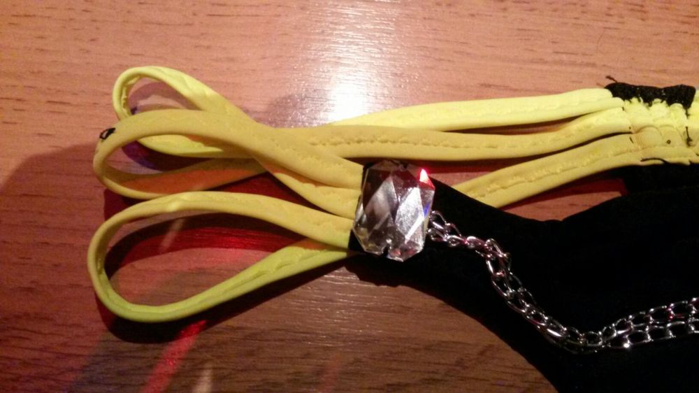 Sprzedam nowe stringi z kamieniami