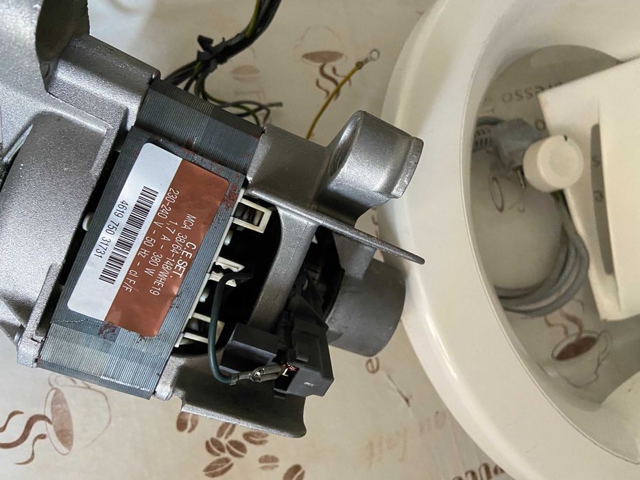 Motor  e  porta  de  maquina  de  lavar  roupa Whirpool  barato .