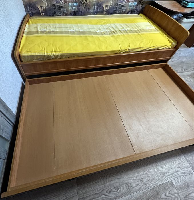 Продам кровать односпальную + матрас