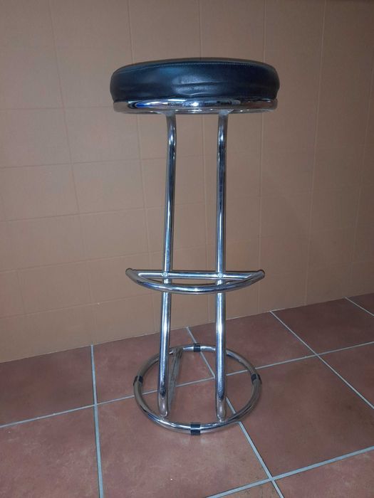 Banco de balcão alto
