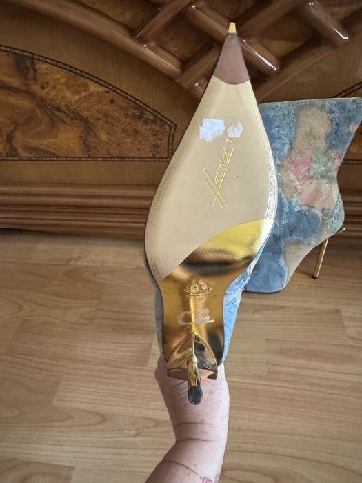 Продаю женскую обувь